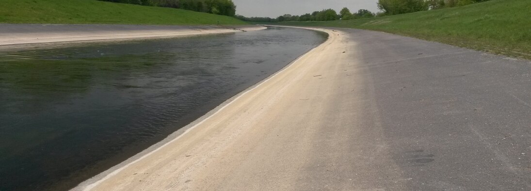 Verlegter Abschniutt der Weißen Elster beim Tagebau Zwenkau